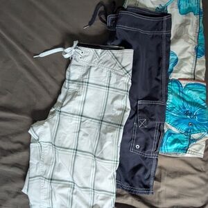 31. Men's Set Of 3 Swim Trunks - Medium